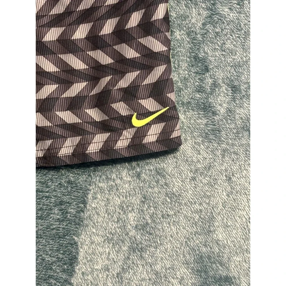 Nike Mens Grey Black Neon Chevron Athletic Shorts Size XXL Mesh Lined NESS7482